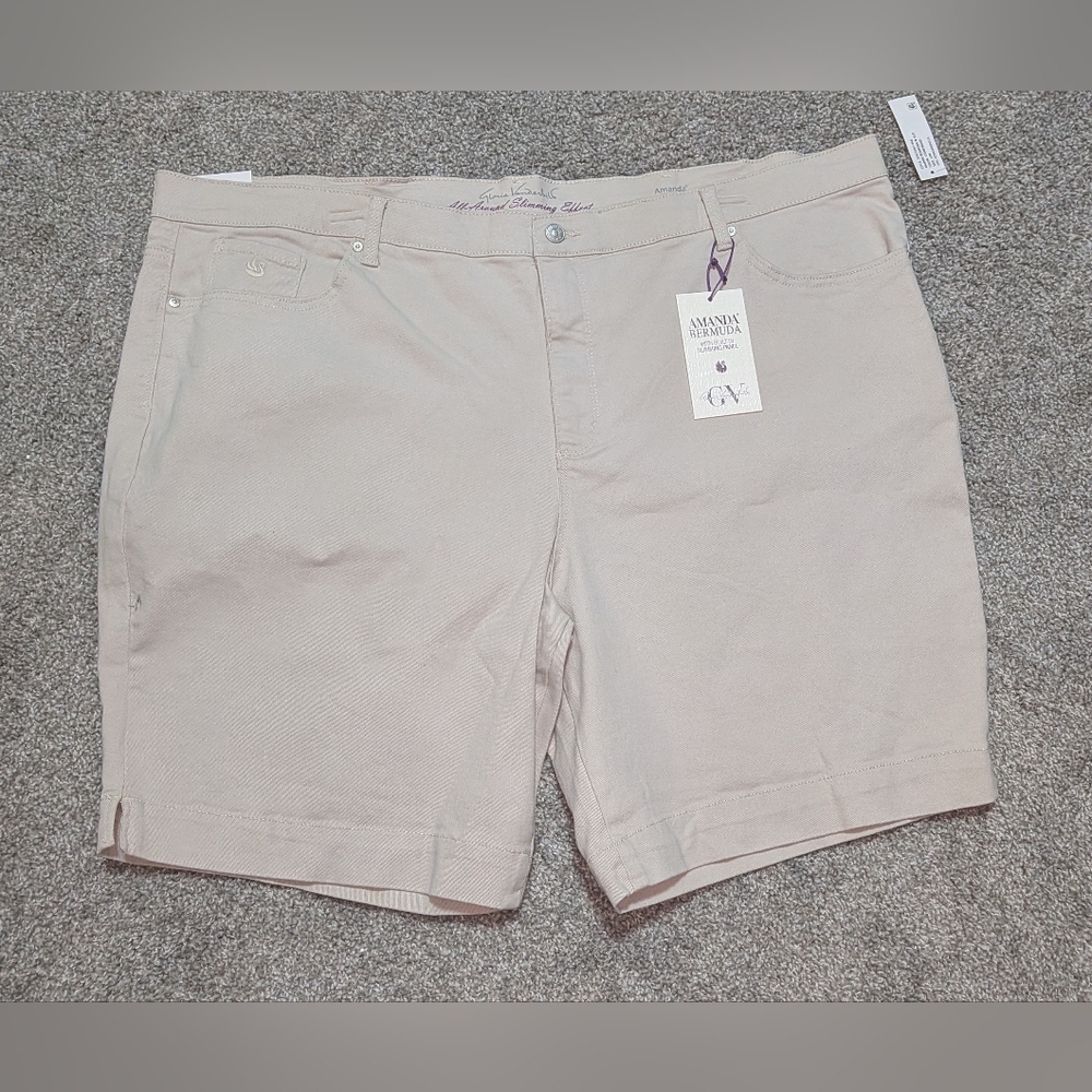 Gloria Vanderbilt Beige Women’s Bermuda Shorts